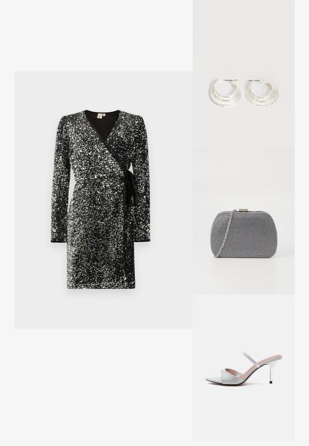 Robe portefeuille noire couverte de paillettes argentées, avec des manches longues, un décolleté en V, une taille cintrée avec un lien, et un contraste de finitions noires.; Mule argentée à talon haut avec bout pointu, large bande pailletée sur les orteils et fine bride sur le dessus du pied, sur fond blanc.; Pochette texturée noir et blanc de forme arrondie, avec une chaîne en métal argenté et un fermoir en métal en haut.; Boucles d'oreilles créoles en argent avec trois bandes semi-circulaires superposées, dont une ornée de petits cristaux clairs sur un fond clair.