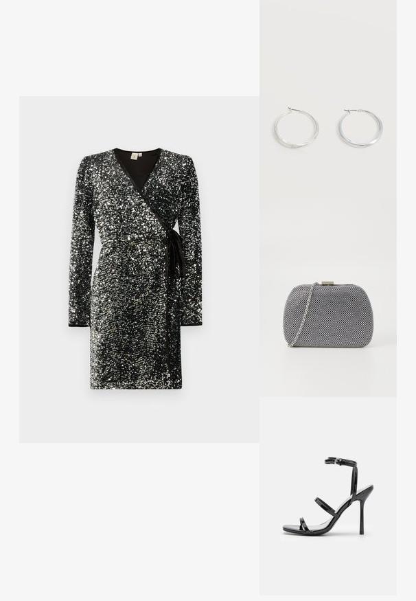 Robe portefeuille noire couverte de paillettes argentées, avec des manches longues, un décolleté en V, une taille cintrée avec un lien, et un contraste de finitions noires.; Sandales à talons hauts en cuir verni noir avec trois sangles horizontales et une sangle de cheville ajustable. Silhouette élégante et finition brillante.; Pochette texturée noir et blanc de forme arrondie, avec une chaîne en métal argenté et un fermoir en métal en haut.; Boucles d’oreilles créoles en métal argenté avec une surface lisse légèrement incurvée et des fermoirs à clapet sur un fond blanc uni.