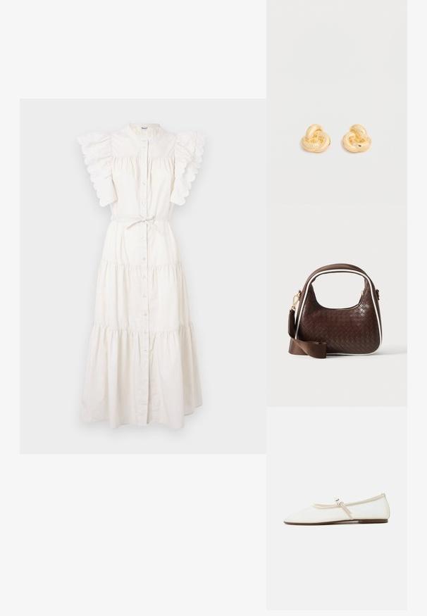 Weißes Midikleid mit gestuftem Design, Knopfleiste vorne und gewellten Rüsche Ärmeln. Hergestellt aus leichtem Stoff mit einem Bindegürtel.; Weißer Mary Jane Ballerinaschuh mit spitz zulaufender Schuhspitze, dünnem verstellbarem Riemen mit silberner Schnalle und brauner Sohle auf weißem Hintergrund.; Braune gewebte Lederhandtasche mit weißer Paspel, goldenem Reißverschluss und abnehmbarem braunem Stoff-Schulterriemen.; Paar glänzende Ohrstecker in Form eines Knotens in Goldton vor einem einfachen weißen Hintergrund.