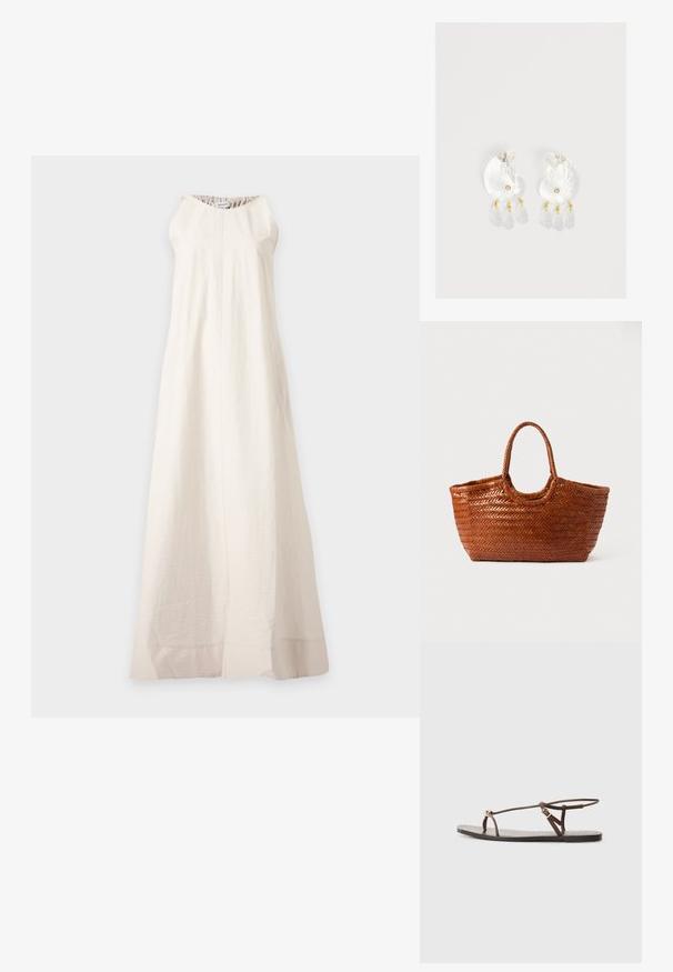 Longue robe blanche sans manches avec un col rond et une texture subtile, suspendue sur un fond gris clair.; Sandale en cuir marron avec des fines lanières, un accent circulaire doré et une semelle plate. Design minimaliste avec un détail de boucle réglable.; Sac fourre-tout tissé de couleur marron avec une forme large, des poignées tressées et une surface texturée. Il présente un sommet arrondi et un intérieur ouvert.; Boucles d'oreilles en résine transparente en forme de coquillage avec de petits accents dorés et trois breloques translucides en forme de goutte pendantes sur chaque boucle d'oreille.
