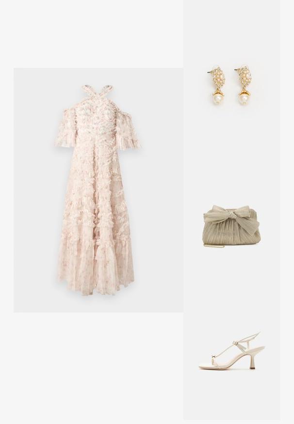 Lys pink kjole med bølgede lag, off-the-shoulder ærmer og krydsede stropper på ryggen. Gennemsigtigt stof med blomsterprint detaljer.; Beige højhælede sandal med tynde stropper, justerbar spænde, tå-ringdetalje og en tilspidset blokhæl på en flad overflade.; Loeffler Randall PLEATED FRAME WITH BOW - Clutches - platinum; Guldtonede øreringe med et blomstermotiv, prydet med perleaccent og en større perledrop. Udsmykket med små, klare krystaller.
