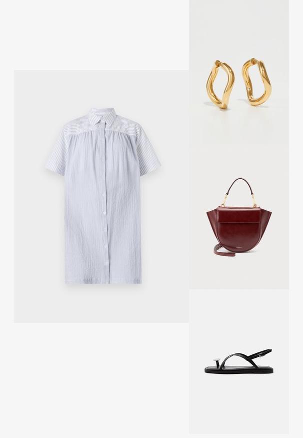 PS Paul Smith WOMENS DRESS - Skjortekjole - blue; Sort flad sandal med tynde krydsede remme, ankelspænde og en stor rund hvid perle-lignende dekoration over tå-skinnen.; Mørkerød lædertaske med topgreb, guldfarvet hardware, klaplomme foran og lang rem, sat mod en ensartet lys baggrund.; Guldfarvede hoops øreringe med en buet, uregelmæssig form og en glat, poleret overflade. Ingen synligt hardware eller dekorationer.