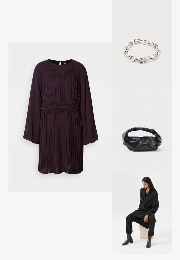 Vestido de color ciruela con mangas largas con plisados, un cuerpo entallado y una cintura con fruncido. Presenta un escote redondo y una apertura en forma de llave en la parte posterior.; Mujer con cabello largo y oscuro sentada, vistiendo un blazer negro holgado, pantalones anchos a juego y botas oscuras hasta el tobillo sobre un fondo blanco liso.; Bolso negro hecho de un material brillante y texturizado con un asa circular retorcida y un cierre de cremallera. Presenta un diseño suave y arrugado.; Pulsera de cadena gruesa en tono plateado con eslabones ovalados irregulares dispuestos en forma circular sobre un fondo blanco liso.