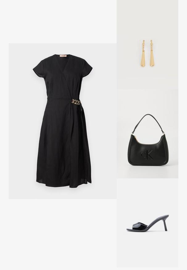 Schwarzes Wickelkleid mit kurzen Ärmeln, das mit einer goldenen Schnalle an der Taille versehen ist, aus leichtem Stoff mit einer glatten Textur.; Schwarze Sandalen mit Absatz aus Lackleder, offenem Zehenbereich, mit geschwungenem Obermaterial und spitz zulaufendem Stilettoabsatz. Glatte, glänzende Oberfläche.; Schwarze Lederhandtasche mit geschwungener Form, ausgestattet mit einem goldenen Reißverschluss und einem dezent geprägten "cK"-Logo. Glatte Textur und ein einzelner Griff.; Ohrhänger in Gold-Ton mit glatten, länglichen Tropfenanhängern, die an kleinen Creolenverschlüssen hängen, auf weißem Hintergrund.