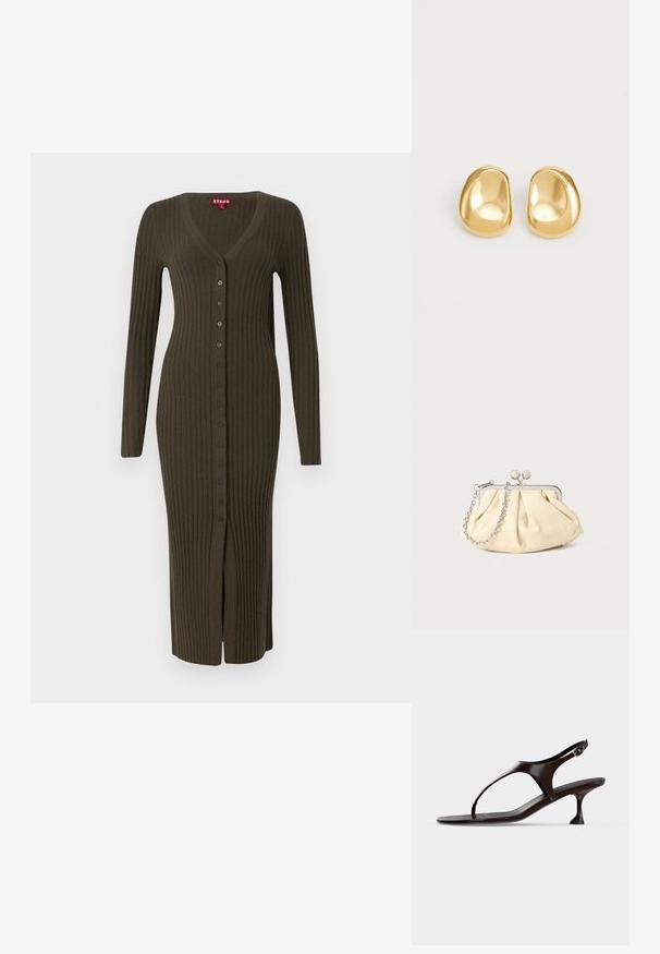 Lang, khaki ribbet cardigan med V-hals og lange ærmer, der har brune knapper langs forsiden og en slids i bunden.; Mørkebrun laklædersandal med rem bagpå, lille hæl og tårem på hvid baggrund.; Plisseret beige læderclutch med en sølvmetalramme, der har to runde dekorative låse og en sølvkædetrasporte.; Guldfarvede stud øreringe med en glat, rund form og en reflekterende overflade, der fremhæver et minimalistisk design uden synlige mønstre.
