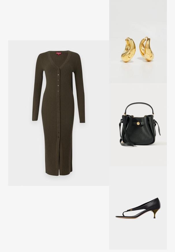 Cardigan long en rib cordé khaki avec un col en V et des manches longues, doté de boutons marron sur le devant et d'une fente en bas.; Sandale à talon kitten en cuir noir avec fine bride sur les orteils et détail d'emblème doré sur le côté.; Sac en cuir noir texturé avec une poignée courte, une longue sangle pour épaule et un fermoir à logo rond en métal doré sur le devant.; Boucles d'oreilles en or en forme de d'anneaux lisses et courbés avec une finition polie. Équipées d'un mécanisme de fermeture et de légères indentations pour le détail.