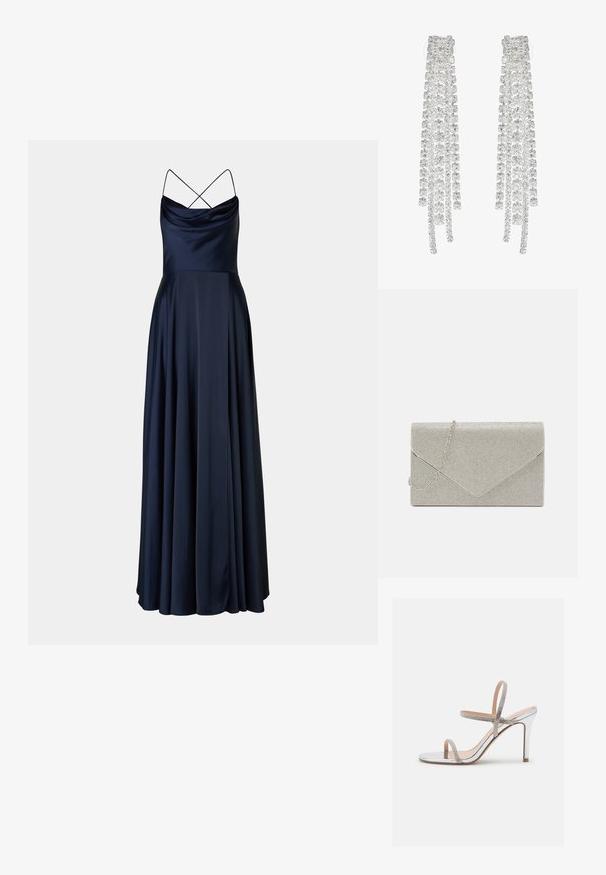 Marineblauwe satijnen avondjurk met een cowl-nek, dunne kruislingse bandjes en een vloeiende, volle rok. Gladde textuur en elegante silhouet.; Madden Girl WISE - Sandalen met hoge hak - silver; Metalen zilveren clutch met een envelopontwerp, verrijkt met een gestructureerd patroon, voorzien van een afneembare kettinghengsel.; Lange zilveren oorbellen met een scala aan heldere, facetteerde kristallen in een waterval van strengen met variërende lengtes en vormen.