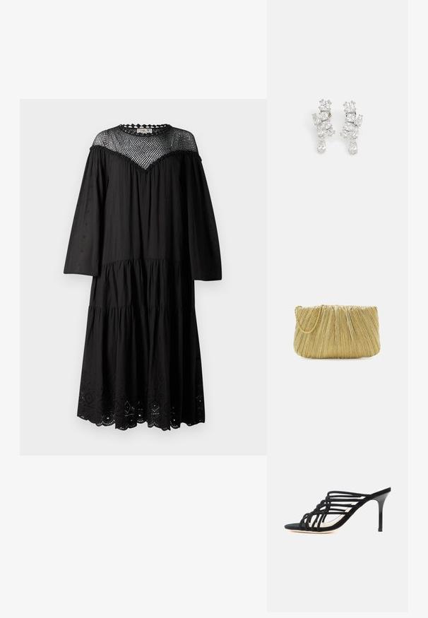 Robe en coton noir avec un design à niveaux, des manches longues et un empiècement en tulle avec des bords festonnés. Détail en œillets à l'ourlet.; Sandale mule noire à talon haut avec fines brides croisées et talon aiguille fin sur fond blanc.; Loeffler Randall BRIT PLEATED FLAT - Pochette - gold-coloured; Boucles d'oreilles en ton argent présentant de multiples pierres précieuses transparentes et scintillantes de différentes formes, y compris des tailles poire et rondes, disposées dans un motif décoratif.