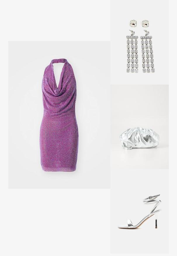 Paarse halternekkleed met een gedrapeerde voorkant en een all-over sequined patroon. Strakke silhoeet met een gladde textuur. Korte lengte.; Zilveren sandaal met hoge hak en enkelbandjes die rond de enkel wikkelen, met een dunne stilettohak, zijaanzicht op een witte achtergrond.; Metalen zilveren clutch tas met een zachte, geplooide body en een dunne schouderriem. Kenmerkt zich door een gladde, glanzende textuur en afgeronde vorm.; Kruisdruppel oorbellen met hardware in zilvertint, gekenmerkt door een vierkante stud en watervallen van rechthoekige en octagonale kristallen.