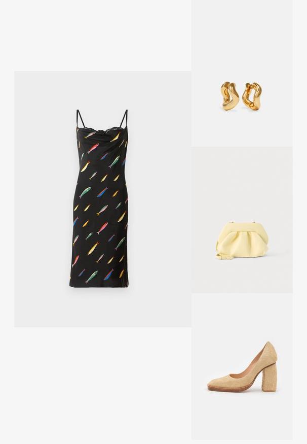Vestido negro sin mangas con cuello drapeado, hecho de una tela suave. Presenta un estampado de peces coloridos por toda la prenda y un borde de encaje en el escote.; ECKHAUS LATTA BOWED - Zapatos altos - beige; Bolso de mano de cuero amarillo suave con diseño fruncido y una correa desmontable, sobre un fondo claro y liso.; Pendientes de aro en tono dorado con un diseño ondulado, que presentan una superficie lisa y brillante y una forma aerodinámica. Sin cierres visibles.