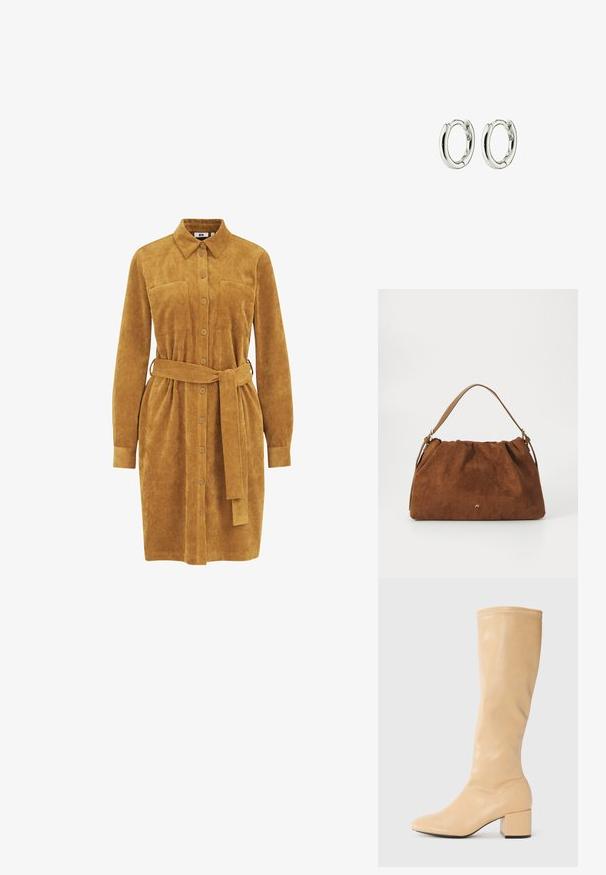Mosterdkleurige corduroy jurk met lange mouwen, knoopsluiting aan de voorkant, twee borstzakken, een ceintuur en een verticale ribbeltextuur.; Anna Field Laarzen - beige; Bruine suède handtas met een geplooid ontwerp, voorzien van een enkele tan kleur leren schouderband en een subtiele gouden logo-detail aan de voorkant.; Zilveren creolen met een gladde, glanzende afwerking. Geronde vorm met een veilige sluiting. Minimalistisch ontwerp met een subtiele draai-detail.