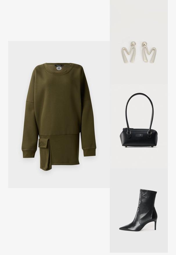 Olijfgroene sweatshirt, zachte stof, ronde hals, lange mouwen, zijsplit met stoffen accent, geborduurd logo-detail aan de onderkant voor.; Zwarte enkelboots van soepel leer, met een spitse neus, een aangesloten schacht en een slanke hoge hak. Minimalistisch ontwerp zonder zichtbare hardware.; Zwarte rechthoekige leren handtas met dubbele afgeronde handvatten, ritssluiting aan de bovenkant en wit numeriek logo gecentreerd op de voorkant.; Paar zilverkleurige metalen oorbellen in de vorm van een hoekige letter M met afgeronde stekers op een witte achtergrond.