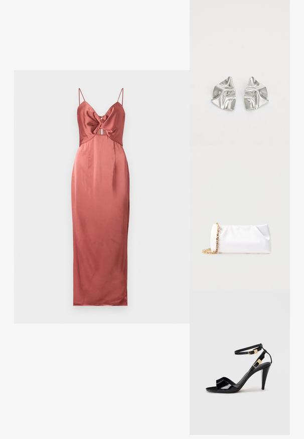 Malina PATRIZIA CUT OUT SLIP MAXI - Gallakjole - terracotta; Sorte patentlæder højhælede sandaler med dobbelte ankelremme og guldspænder, åben tå og slank taperet hæl på neutral baggrund.; Hvid blød clutchtaske med guld kæderem pyntet med klare ædelsten, sat mod en ensfarvet lys grå baggrund.; Sølvmetal øreringe med et bølgende, skulpturelt design, der har en poleret overflade og uregelmæssige former, hvilket fremhæver en moderne æstetik.