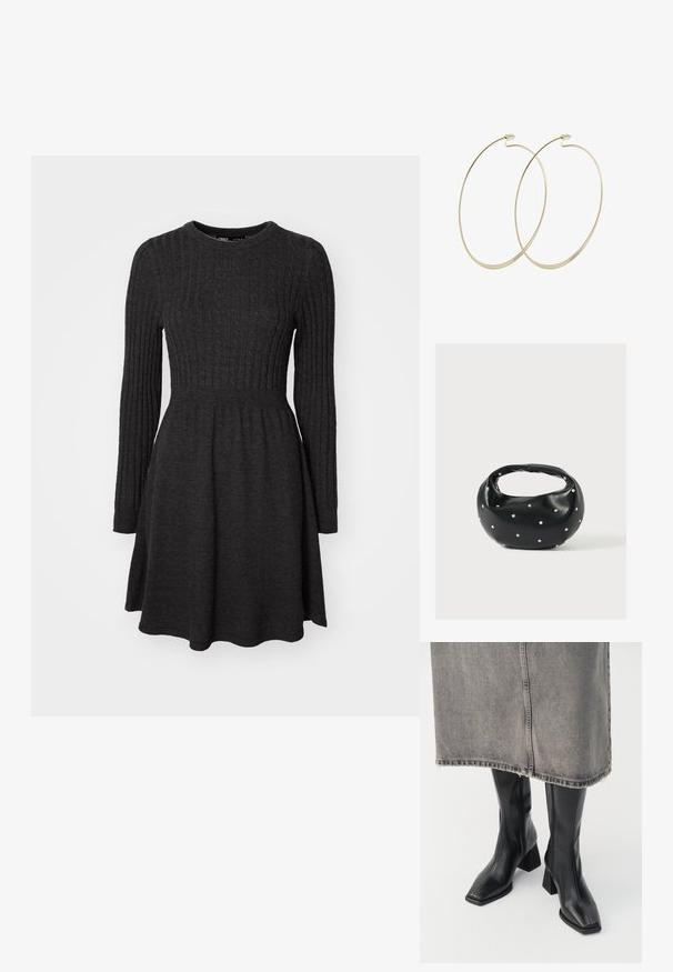 Dunkelgraues geripptes Strickkleid mit langen Ärmeln, rundem Ausschnitt, figurbetontem Oberteil und ausgestelltem Rock. Weicher Stoff, vielseitiges Design.; Schwarze knielange Stiefel aus glattem Leder mit quadrater Zehenpartie und Blockabsatz. Getragen mit einem grauen Jeansrock mit ausgefranstem Saum.; Schwarze Lederhandtasche mit abgerundeter Form, verziert mit silbernen Nietenakzenten und kurzem Griff. Glatte Struktur und Reißverschlussverschluss.; Pilgrim Ohrringe - gold-coloured