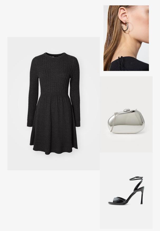 Dunkelgraues geripptes Strickkleid mit langen Ärmeln, rundem Ausschnitt, figurbetontem Oberteil und ausgestelltem Rock. Weicher Stoff, vielseitiges Design.; Schwarze Sandalette mit hohem Absatz, offenem Zehenbereich, schlankem Stiletto-Absatz und Knöchelriemen mit Schnalle vor weißem Hintergrund.; Silberner Metallclutch mit einer abgerundeten, glatten Form. Verfügt über einen Verschluss und einen abnehmbaren Kettenriemen. Reflektierende Oberfläche ohne Muster.; Silberne Creolen mit polierter Oberfläche, die kleine goldene Akzentdetails und eine runde Form aufweisen, am Ohrläppchen getragen.