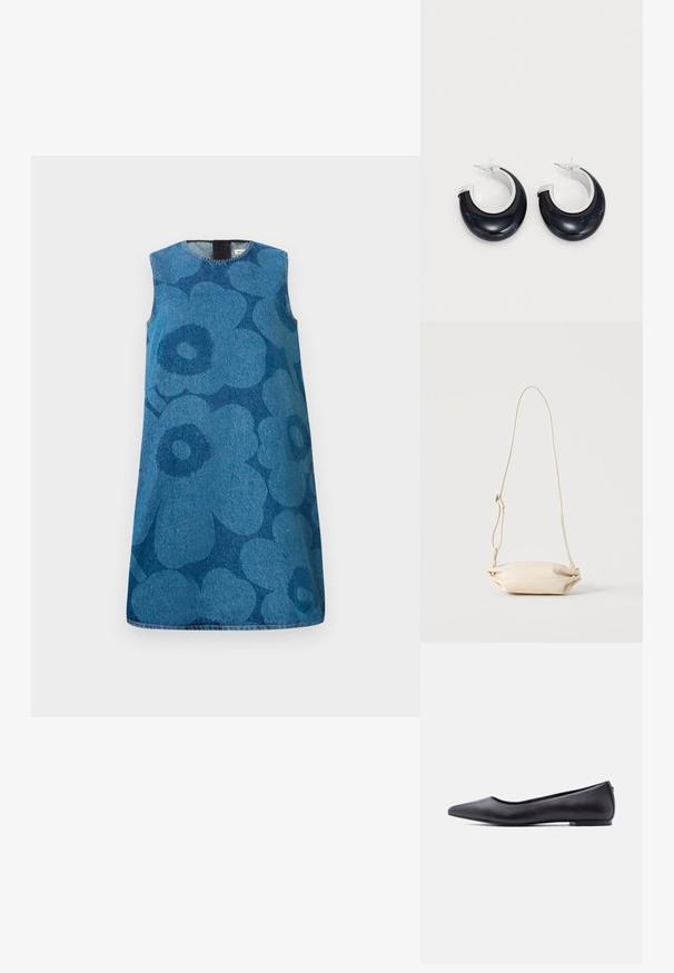 Mouwloze denim jurk met een bloemenpatroon in verschillende tinten blauw. Heeft een ronde halslijn en een rechte snit.; Zwarte platte leren schoen met puntige neus en lage hak, zijaanzicht tegen een witte achtergrond.; Kleine beige leren crossbody tas met verstelbare riem, getoond tegen een effen lichte achtergrond.; Zwarte hars oorbellen in de vorm van een ring met een glanzende afwerking en accenten van zilverkleurig metaal. Cirkelvormig met een uitsparing en een sluiting met post.