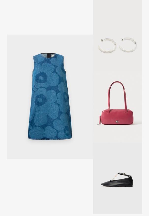 Udenærmet denimkjole med et blomstermønster i forskellige nuancer af blå. Har en rund halsudskæring og en lige pasform.; Sorte læder balletflade sko med spids tå, udsnit design, ankelrem og guldkæde accent. Glat tekstur, minimal hæl.; Lyserød læderhåndtaske med rektangulær form, dobbelte håndtag og en lille metalemblem på fronten, med en glat, blank tekstur.; Sølvfarvede halvcirkelformede creoler med riflet tekstur og trykknapslukning på hvid baggrund.
