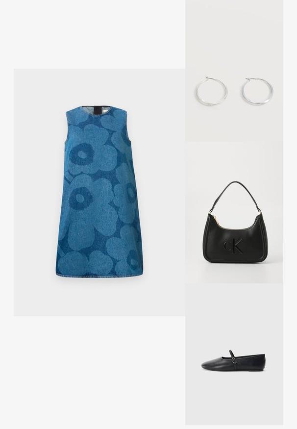 Mouwloze denim jurk met een bloemenpatroon in verschillende tinten blauw. Heeft een ronde halslijn en een rechte snit.; Zwarte leren balletschoenen met een spitse neus, platte zool en een kleine strap met een zilveren gespsluiting.; Zwarte leren handtas met een gebogen vorm, voorzien van een gouden rits en een subtiel geperst "cK" logo. Gladde textuur en een enkele handvat.; Zilverkleurige metalen creolen oorbellen met een glad, licht gebogen oppervlak en sluitingen met haaksluiting op een effen witte achtergrond.