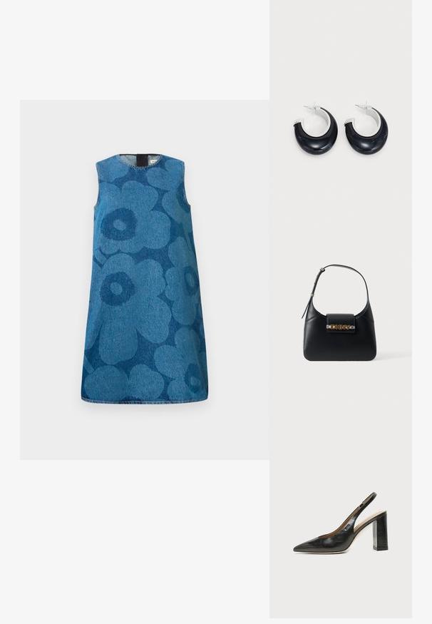 Robe en denim sans manches avec un motif floral dans des nuances variées de bleu. Présente un col rond et une coupe droite.; Chaussure slingback en cuir noir à bout pointu avec un talon bloc haut et une doublure intérieure beige sur un fond clair uni.; Sac bandoulière en cuir noir avec sangle réglable et logo DKNY doré sur le rabat avant, sur fond blanc.; Boucles d'oreilles en résine noire avec une finition brillante et des accents en métal argenté. Forme circulaire avec une découpe et une fermeture à tige.