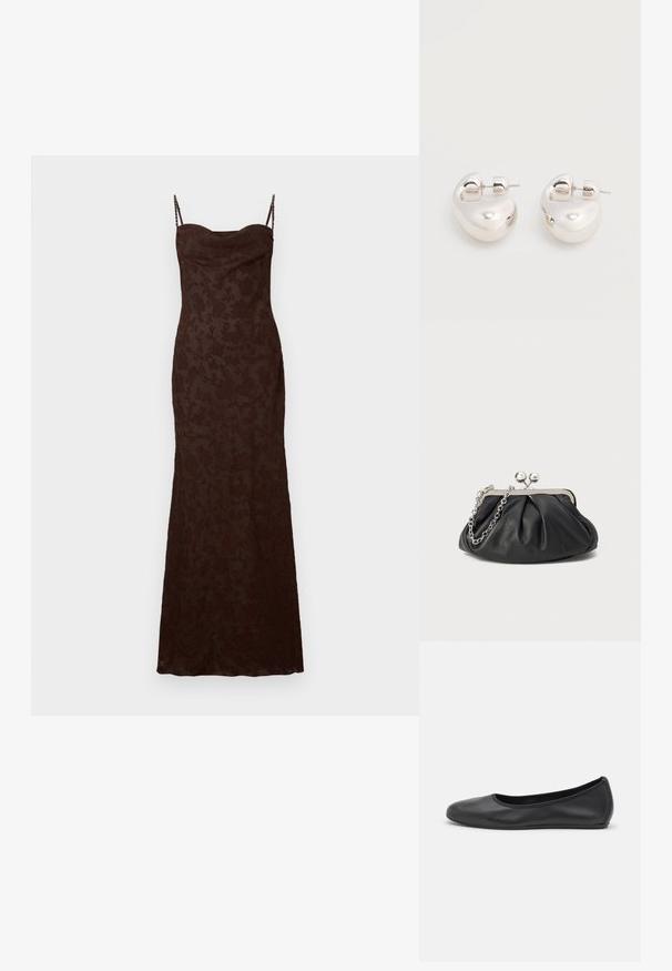 Braunes Maxikleid mit zarter Blumenstruktur, dünnen verstellbaren Trägern und einer figurbetonten Silhouette. Glattes Gewebe mit einem dezenten Glanz.; Schwarze Leder-Ballettschuhe mit abgerundeter Spitze, glatter Textur, minimalen Nähdetails und einem flexiblen Sohlen-Design.; Schwarze Leder-Clutch mit geraffter Textur, silberfarbener Metallrahmen, Druckverschluss und Kettenriemen. Glatte, weiche Oberfläche.; Paar glänzende silberne dicke Creolen mit Stecker-Verschlüssen auf weißem Hintergrund.