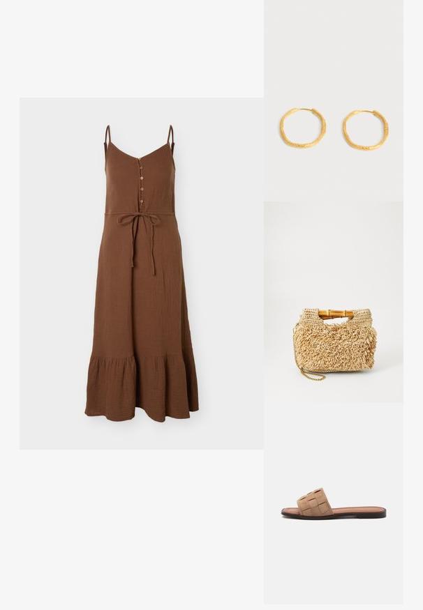 Robe midi marron sans manches avec fines bretelles, boutons sur le devant, ceinture à la taille et ourlet à volants en tissu texturé.; Sandale plate à bride tressée marron avec semelle noire et semelle intérieure rembourrée sur fond gris clair.; Sac en paille tissée avec des poignées en bambou, présentant un design à franges texturé en beige naturel et une bandoulière en chaîne dorée.; Boucles d’oreilles créoles en or texturées avec une forme circulaire légèrement irrégulière sur un fond gris clair.