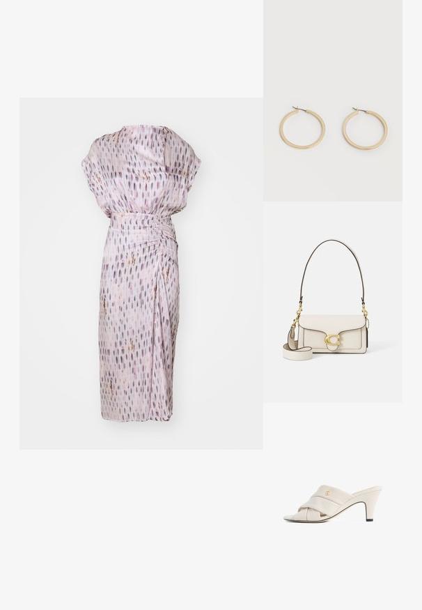 Vestido de color púrpura claro con un corte holgado, que presenta una tela texturizada, patrones verticales y una cintura fruncida para dar forma.; Mules de tacón alto beige con diseño de tira de cuero torcida, punta abierta y detalle de logotipo en relieve. El tacón tiene un detalle en punta negra.; Bolso de mano de cuero crema con un diseño estructurado, bordes negros contrastantes, herrajes dorados y una correa desmontable con un logo distintivo.; Par de pendientes de aro de tamaño mediano con tono dorado y cierre de bisagra sobre un fondo claro y liso.
