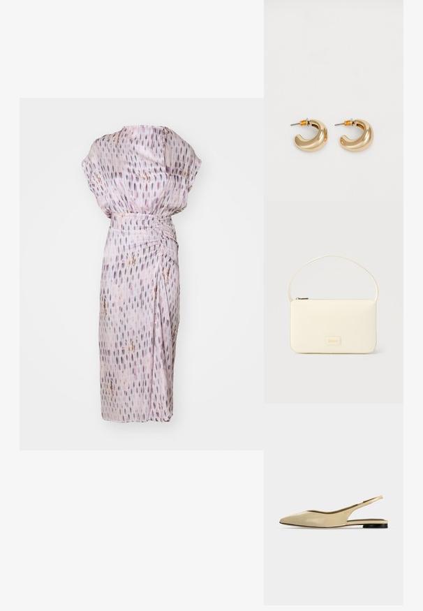 Helllila Kleid mit lockerer Passform, aus strukturiertem Stoff, mit vertikalen Mustern und einer gerafften Taille für eine schmeichelhafte Form.; Beiger Slingback-Ballerina mit spitzer Kappe, niedrigem schwarzem Absatz und glattem Lederfinish, seitlich auf einfarbigem Hintergrund gezeigt.; Rechteckige Handtasche in Cremefarbe mit einem einzelnen Trageriemen und Reißverschluss oben, ausgestattet mit einer kleinen, geprägten Logoplakette vorne.; Zwei glänzende goldene Creolen in einem geschwungenen Design mit orangefarbenen Akzenten nahe dem Stecker, vor einem schlichten weißen Hintergrund.