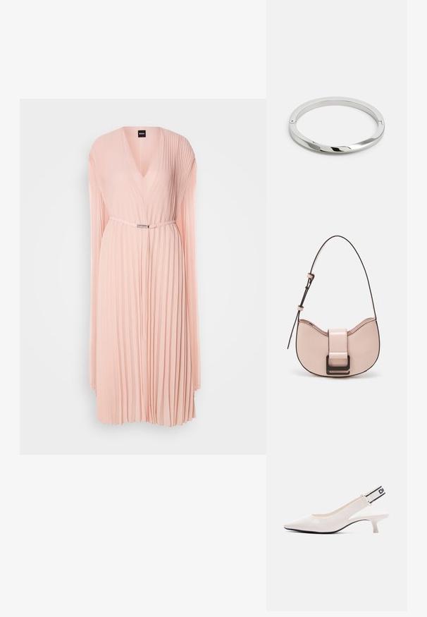 Vestido plisado de suave tela rosa con escote en V profundo. Presenta mangas largas y una cintura ajustada con detalle de cinturón en tono plateado.; Zapato slingback de charol blanco con punta afilada, tacón kitten bajo y correa elástica negra y blanca con logo en el talón.; Pequeño bolso de piel rosa curvado con un acabado brillante, que presenta una correa de acento negra y un gran cierre de broche negro. Diseño cruzado.; Pulsera de metal plateado con una superficie lisa y brillante y bordes planos. Presenta un diseño circular abierto con un sutil detalle de cierre.
