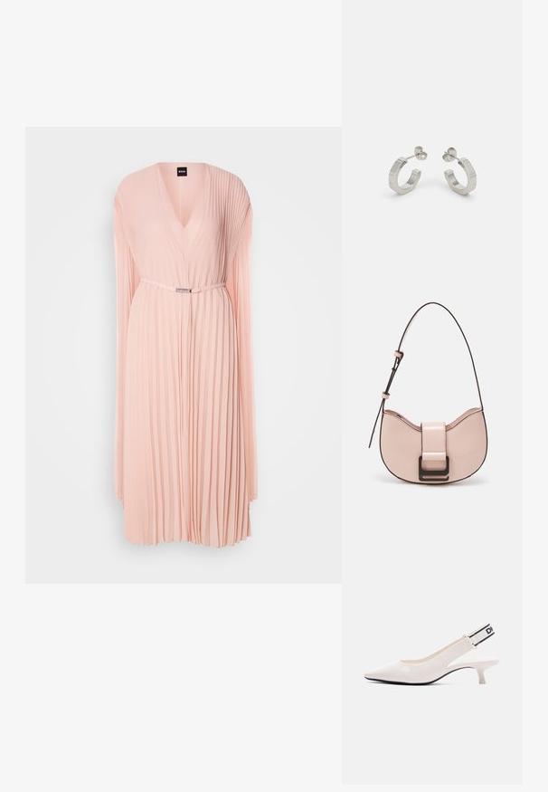 Faltenkleid aus weichem pinken Stoff mit tiefem V-Ausschnitt. Verfügt über lange Ärmel und eine taillierte Taille mit einem Gürteldetail in Silberfarbe.; Weißer Slingback-Schuh aus Lackleder mit spitz zulaufender Schuhspitze, niedrigem Kitten-Heel und schwarzem und weißem Gummiband mit Markenlogo an der Ferse.; Kleine, geschwungene Handtasche aus pinkem Leder mit glänzender Oberfläche, ausgestattet mit einem schwarzen Akzentgurt und einem großen schwarzen Verschluss. Crossbody-Design.; Silberne Metall-Hoops mit strukturiertem Design, ausgestattet mit einem kleinen Steckverschluss und Branding an einem Hoop. Abgerundete Form mit glänzender Oberfläche.