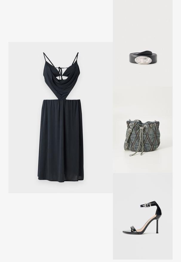 Zwarte mouwloze jurk met een gedrapeerde top met kruislings straps en een elastische tailleband, uitlopend in een rechte, middellange rok.; Zwarte sandalen met hoge hak van lakleer en een enkelriempje. Heeft een minimalistisch ontwerp, open teen en een gesp met strass-steentjes.; Denim emmer tas met een diamant-quilt patroon, grijze trekkoordsluiting, zilveren hardware accenten en een zachte textuur, met een afneembare schouderband.; Zwarte leren riem opgerold met een zilverkleurige ovale gesp met kristallen versieringen en een gestileerde letter "D" in het midden.