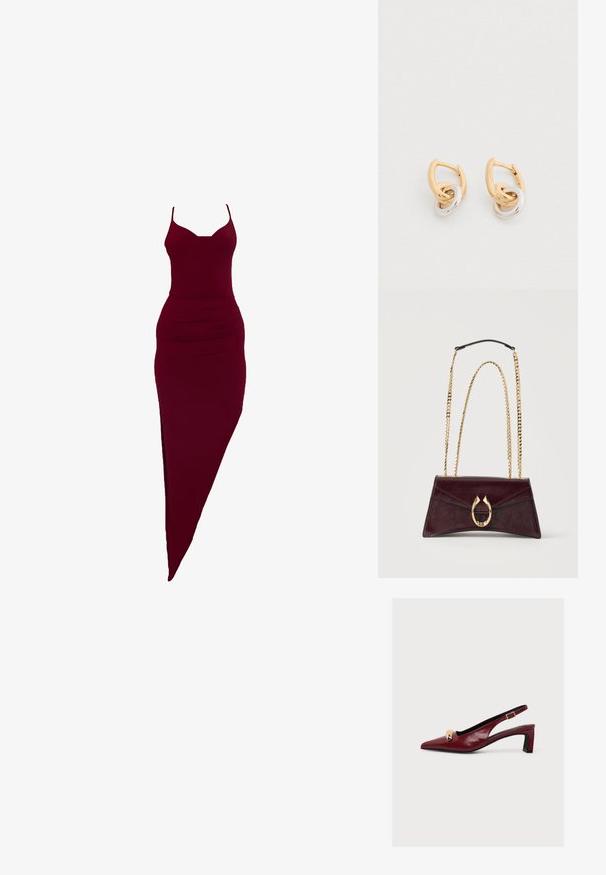 Burgunderrotes, figurbetontes Kleid mit Spaghettiträgern, seitlichem Schlitz und gerafften Details an der Taille, aus elastischem Stoff.; Burgunderfarbener Slingback-Schuh aus Lackleder mit spitzer Kappe, niedrigem Blockabsatz, goldenen Nieten und verstellbarem Schnallenriemen.; Dunkelrote Lederhandtasche mit goldfarbenem Hufeisenverschluss und doppelten goldenen Kettenriemen vor einfachem weißem Hintergrund.; Ohrringe aus Gold- und Silber-Ton mit verflochtenen, kreisförmigen Gliedern und poliertem Finish. Kompaktes Design mit glatter Oberfläche.