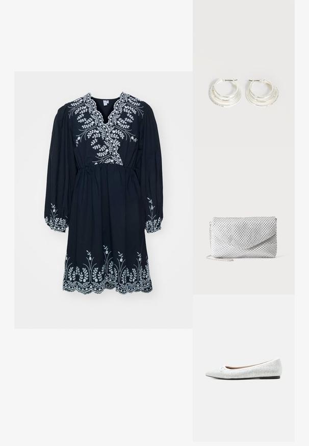 Schwarzes Kleid aus Stoff mit langen Puffärmeln und taillierter Taille, versehen mit weißer Blumenstickerei entlang des Ausschnitts und Saums.; Silberner glitzernder Ballettflachschuh mit einer kleinen Schleife auf der Zehenpartie und flacher schwarzer Sohle vor weißem Hintergrund.; Silberne Mesh-Abendclutch mit Umschlagklappe und dünnem Kettenriemen auf einfarbigem weißem Hintergrund.; Silberne Creolen mit drei geschichteten halbkreisförmigen Bändern, eines davon verziert mit kleinen klaren Kristallen auf hellem Hintergrund.