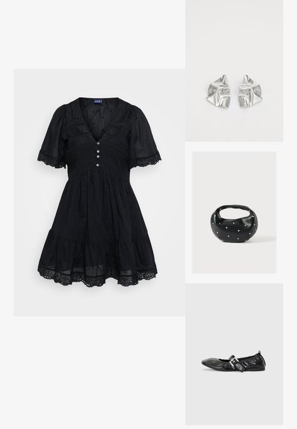 Vestido negro hecho de una tela liviana con un corpiño ajustado, mangas cortas abullonadas, escote en V, detalles de botones y acentos bordados en la falda.; Zapato plano de piel negra con puntera afilada, detalle fruncido alrededor de la abertura y un acento de hebilla plateada en la correa ajustable.; Bolso de mano de cuero negro con forma redondeada, decorado con detalles de tachuelas plateadas y un asa corta. Textura lisa y cierre con cremallera.; Pendientes de metal plateado con un diseño ondulado y escultórico, que presentan un acabado pulido y formas irregulares, destacando una estética contemporánea.