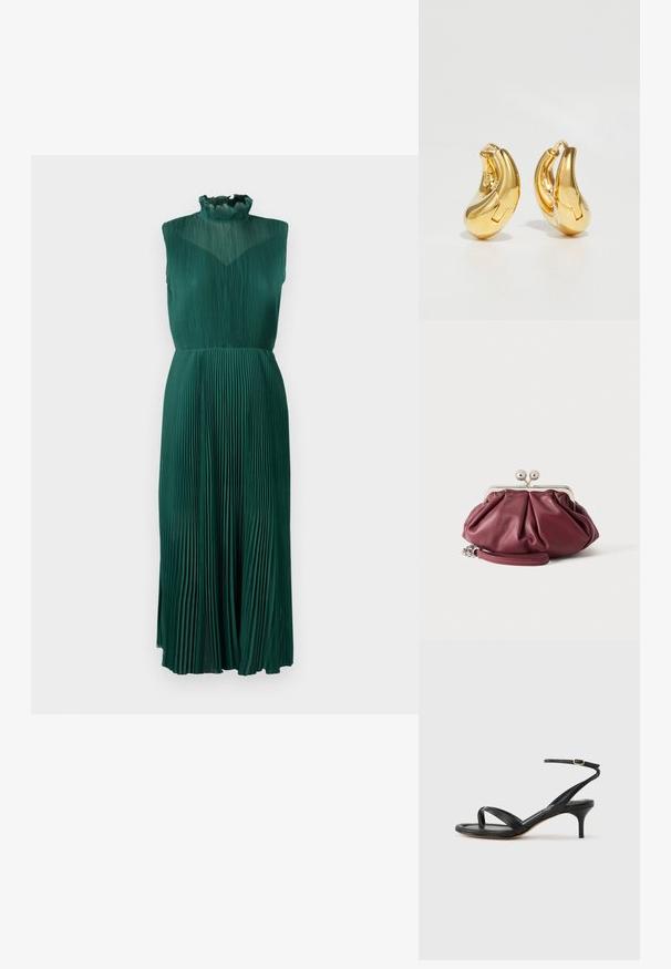 Grünes plissiertes Kleid mit einem hohen, Rüschenausschnitt, ärmellosem Design, fließendem Stoff und einer mittellangen Silhouette. Glatte, strukturierte Oberfläche.; Schwarze Ledersandale für Damen mit dünnen Riemchen, einer Zehenlasche, einer Knöchelschnalle und einem mittelhohen Stöckelabsatz vor neutralem Hintergrund.; Kleine bordeauxrote Leder-Clutch mit silbernem Metallverschluss und Handgelenksriemen auf weißem Hintergrund.; Goldene Creolen mit einer glatten, geschwungenen Form und polierter Oberfläche. Mit einem Verschlussmechanismus und leichten Einkerbungen für Details.