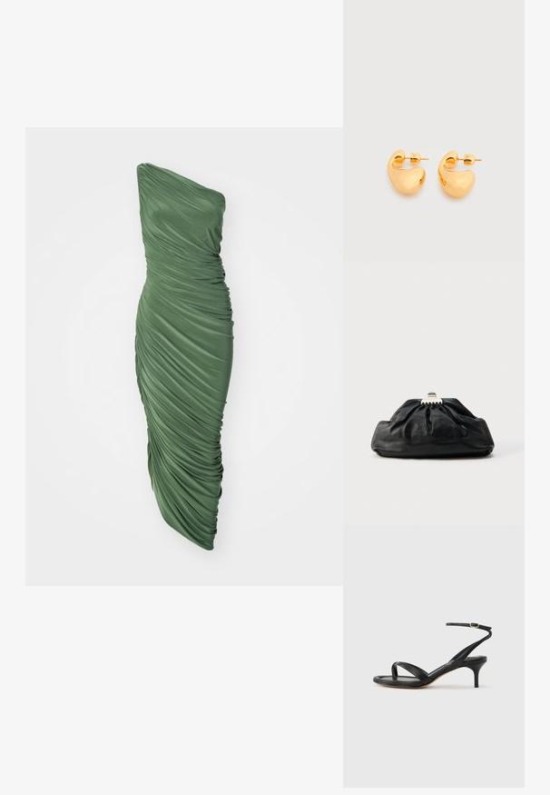 Grünes, einseitig trägerloses Kleid aus gerafftem, strukturiertem Stoff, das eine figurbetonte Silhouette hat, die bis zum Saum fließt.; Schwarze Ledersandale für Damen mit dünnen Riemchen, einer Zehenlasche, einer Knöchelschnalle und einem mittelhohen Stöckelabsatz vor neutralem Hintergrund.; Schwarze Leder-Clutch mit geraffter Textur, Metallverschluss und dezentem, auf der Vorderseite geprägtem Logo. Abgerundete Form.; Paar kleine, klobige Ohrstecker in Goldton mit glatten, geschwungenen, abstrakten Formen vor hellem Hintergrund.