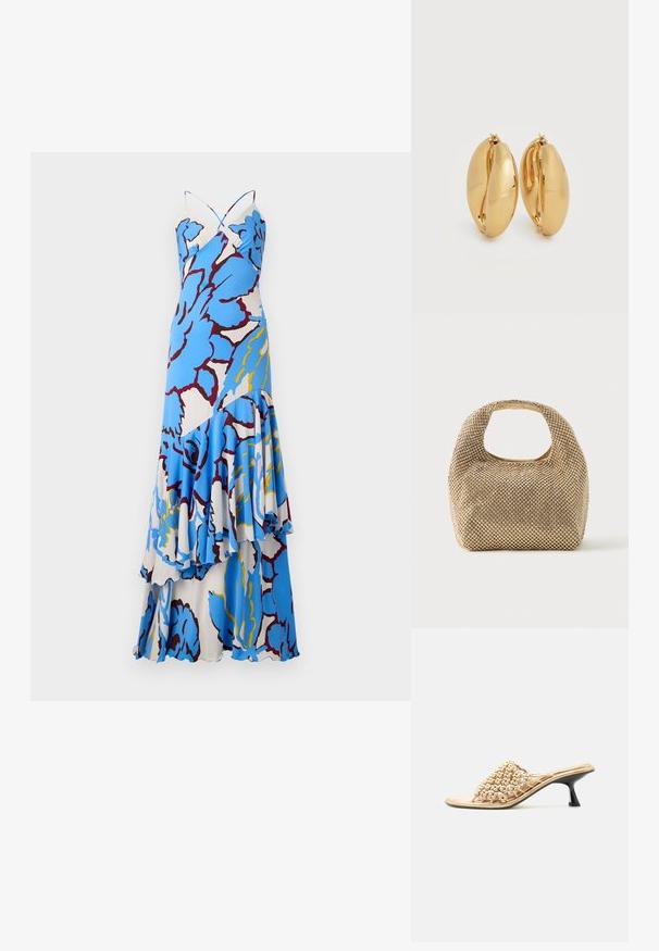 Bloemen maxi jurk met een blauw-wit patroon, gedraaide bandjes en gelaagde ruches. Gemaakt van lichtgewicht stof met een vloeiende uitstraling.; Beige open-toe mule met gevlochten bovenzijde en lage zwarte sculpturale kittenheel op een witte achtergrond.; Kleine handtas in goudkleur, bedekt met glanzende ronde studs, met een kort handvat en een rechthoekige uitsnede aan de bovenkant.; Een paar gepolijste oorbellen van goudkleurig metaal met een dik, licht ovaal, robuust ontwerp en scharnierklemmen op een witte achtergrond.