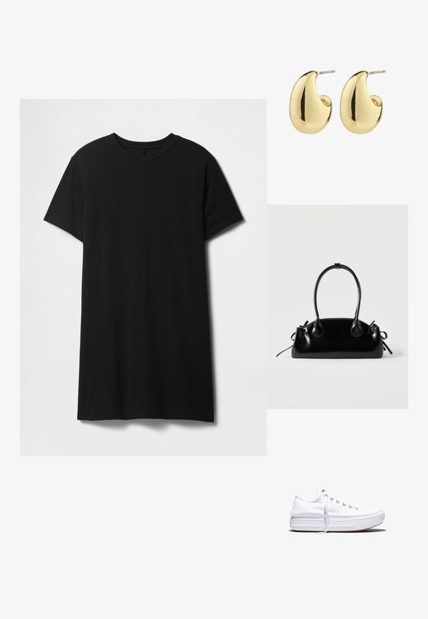 Sort kortærmet t-shirt lavet af bomuld, med klassisk rund halsudskæring og en lige kant, med en glat, mat tekstur.; Hvid lavt snørestøvle med tyk plateau-sål, snørelukning foran og gummiforstærket tåkap, set i sideprofil.; Lille sort blank håndtaske med to lange håndtag og snøre-detaljer i siden på en ensfarvet lys baggrund.; Guldtonede studøreringe med en glat, poleret overflade i en abstrakt, tårnform. Simple metalpind til fastgørelse.