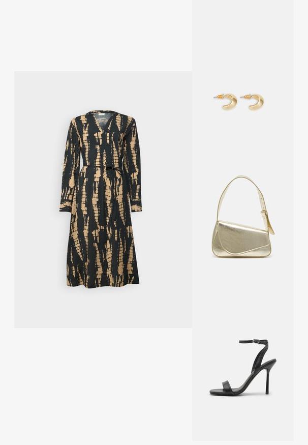 Langarm wikkeljurk met een zwart en gouden abstract patroon, V-halslijn en een riem in de taille, gemaakt van textuurstof.; Zwarte hoge hakken sandaal met een slanke enkelband en twee voorste banden. Gemaakt van soepel leer met een slanke puntneus en een stiletteloze hak.; Gouden metallic handtas met een gestructureerd ontwerp, gladde textuur en verstelbare schouderband. Kenmerkt zich door een unieke driehoekige vorm en minimalistische stiksels.; Gouden halvmaanvormige oorbellen met een gladde afwerking, voorzien van oranje accenten bij de stekker en zilveren hardware.