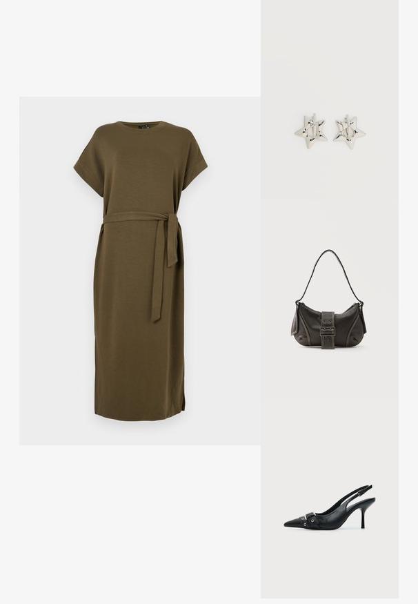 Robe vert olive, longueur genoux, en tissu doux avec des manches courtes et une ceinture en tissu à la taille. Présente des fentes latérales pour faciliter les mouvements.; Escarpin slingback à talon haut en cuir noir avec bout pointu, boucle et détail de bride œillet à l'avant.; Sac à épaule en cuir noir avec une sangle à boucle, des bords arrondis et des coutures blanches contrastées sur un fond uni.; Boucles d’oreilles créoles en forme d’étoile argentée avec une finition lisse et polie sur un fond blanc uni.