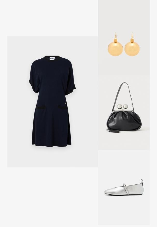 Marineblaues Baumwollkleid mit schwarzen Akzenten, kurzen Ärmeln, zwei Fronttaschen, rundem Ausschnitt und entspanntem Schnitt. Details aus goldenem Metall vorhanden.; rag & bone SPIRE MARY JANE - Riemchenballerina - silver; Schwarze Ledertasche mit gerafftem Design, einem einzelnen Riemen, silbernem Metallrahmen und zwei großen runden silbernen Verschlüssen.; Paar glänzende goldene Weihnachtskugel-Ohrringe mit Hakenverschlüssen auf einfachem weißem Hintergrund.