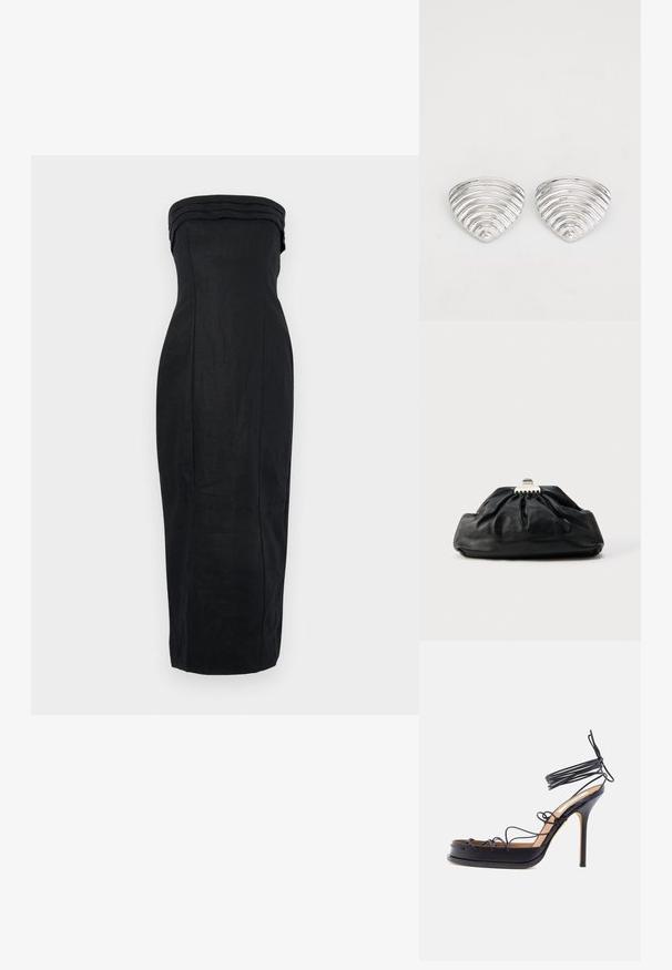 Zwarte strapless jurk met een getailleerde silhouette, textuurstof en een gestructureerde geplooide halslijn. Midi-lengte met een gladde afwerking.; Zwarte sandaal met hoge hak met dunne leren banden die om de voet en enkel gewikkeld zijn, met een spits toefhak.; Zwarte leren clutch met een geplooide textuur, metalen sluiting en een subtiel geperst logo aan de voorkant. Afgeronde vorm.; Zilverkleurige oorknoppen met een golvend, getextureerd ontwerp, gevormd als overlappende maanschijven; de gepolijste afwerking versterkt de reflecterende kwaliteiten.