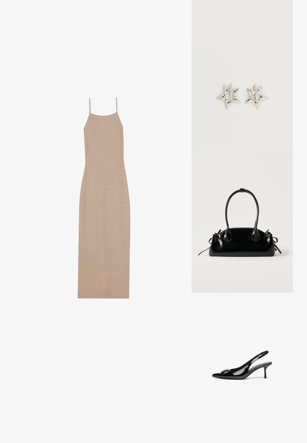 Robe maxi beige côtelée avec de fines bretelles spaghetti et une silhouette droite, présentant une texture lisse et un design minimaliste.; Escarpins slingback en cuir verni noir avec un bout pointu et une finition brillante. Présente un talon fin et un accent arrondi au dessus du pied.; Petit sac à main noir brillant avec deux longues anses et des détails à cordon sur les côtés sur un fond clair uni.; Boucles d’oreilles créoles en forme d’étoile argentée avec une finition lisse et polie sur un fond blanc uni.