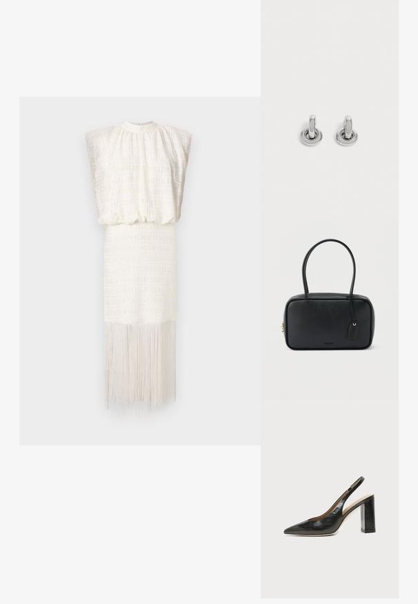 Weißes Kleid mit strukturiertem Design, Schulterfalten, elastischem Bund und Fransen am Saum, was eine fließende Silhouette schafft.; Schwarzer Leder-Slingback-Schuh mit spitzer Kappe, hohem Blockabsatz und beigegefüttertem Innenraum vor hellem, einfarbigem Hintergrund.; Schwarze rechteckige Handtasche mit doppelten, abgerundeten Griffen, goldfarbenem Reißverschluss und geprägtem „HUGO“-Logo auf der Vorderseite sowie angebrachtem Lederanhänger.; Paar kleine, glänzende silberne Creolen mit rundem Sockel, auf einfachem hellem Hintergrund präsentiert.