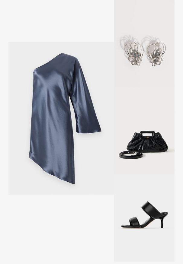 Vestido de satén asimétrico en azul marino oscuro, con una manga larga y una textura suave y brillante, con un dobladillo diagonal.; Sandalia mule de cuero negro con dos tiras anchas y un tacón de aguja delgado de altura media sobre un fondo claro y sencillo.; Bolso pequeño de cuero negro con textura fruncida, asa rectangular y correa de hombro delgada y desmontable colocada al lado.; Par de pendientes de metal plateado con diseño de jaula de alambre abierto y formas ovaladas centrales lisas que proyectan sombras curvas sobre un fondo blanco.