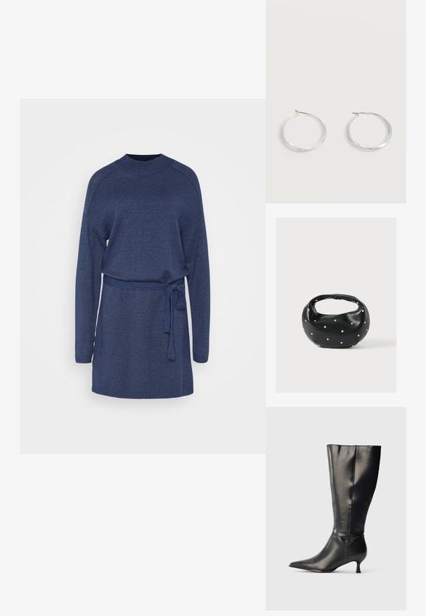Robe en tricot marine à manches longues, col rond et taille ceinturée. Comprend des poignets et un ourlet côtelés pour une texture supplémentaire.; Botte en cuir noire montant jusqu'au genou, avec un bout pointu et un petit talon bas, présentée sur un fond clair uni.; Sac à main en cuir noir de forme arrondie, décoré de clous argentés et équipé d'une poignée courte. Texture lisse et fermeture éclair.; Boucles d’oreilles créoles en métal argenté avec une surface lisse légèrement incurvée et des fermoirs à clapet sur un fond blanc uni.