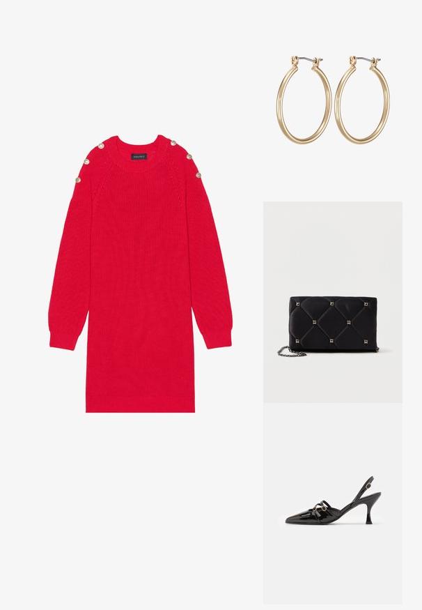 Robe en tricot rouge avec des manches longues, des poignets côtelés et des boutons aux épaules. Elle possède un col rond et une coupe décontractée.; ALOHAS JOELLE ONIX - Escarpins - black; Clutch en satin matelassé noir avec des clous en pyramide argentés, chaîne, forme rectangulaire et texture lisse. Dimensions de 10 cm x 18 cm x 4 cm.; Boucles d'oreilles en métal doré en forme de cerceau avec un design circulaire lisse et une fermeture à charnière sécurisée. Légères avec une finition polie.