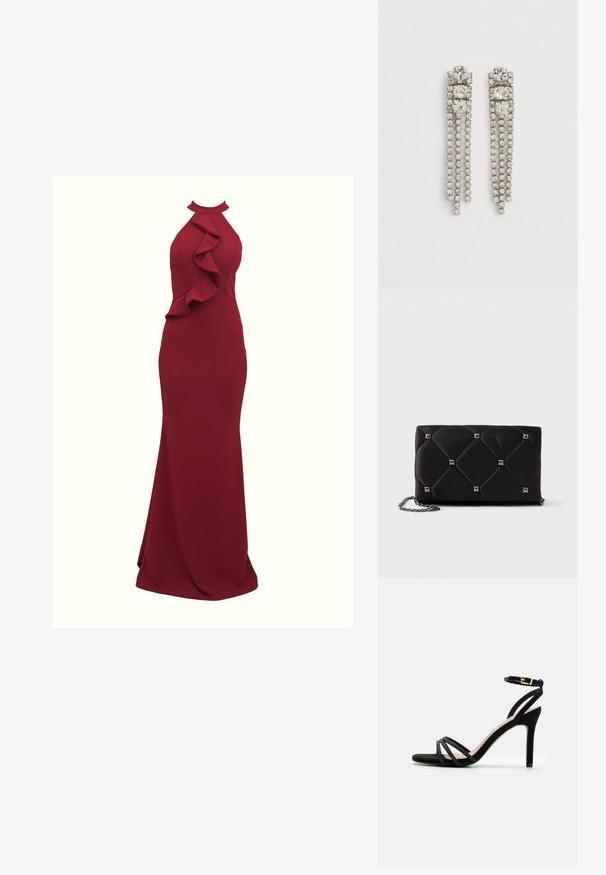Burgunderfarbendes Neckholder-Kleid mit Rüschendetails an der Seite; figurbetonende Silhouette; aus glattem, dehnbarem Stoff gefertigt; bodenlanger Schnitt.; Anna Field by Zalando Riemensandalette - black; Schwarze, gesteppten Satin-Clutch mit silbernen Pyramidennieten, Kettenriemen, rechteckiger Form und glatter Oberfläche. Maße: 10 cm x 18 cm x 4 cm.; Hängende Ohrringe aus silberfarbener Metalllegierung mit drei großen quadratischen Kristallen oben und drei Strängen kleiner runder Kristalle, die darunter hängen.