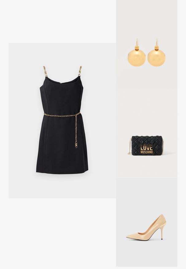 Schwarzes ärmelloses Kleid mit goldenen Ketten-Trägern und einem goldenen Ketten-Gürtel. Glattes Material, taillierter Schnitt und ein dezenter V-Ausschnitt.; Beiger High-Heel-Pumps aus lackiertem Leder mit spitzer Zehenpartie und schlankem Stiletto-Absatz, mit einem kleinen goldenen Akzent an der Rückseite.; Schwarze gesteppte Umhängetasche mit goldener Kettenriemen und großem goldenen "LOVE MOSCHINO" Logo auf der Vorderseite.; Paar glänzende goldene Weihnachtskugel-Ohrringe mit Hakenverschlüssen auf einfachem weißem Hintergrund.