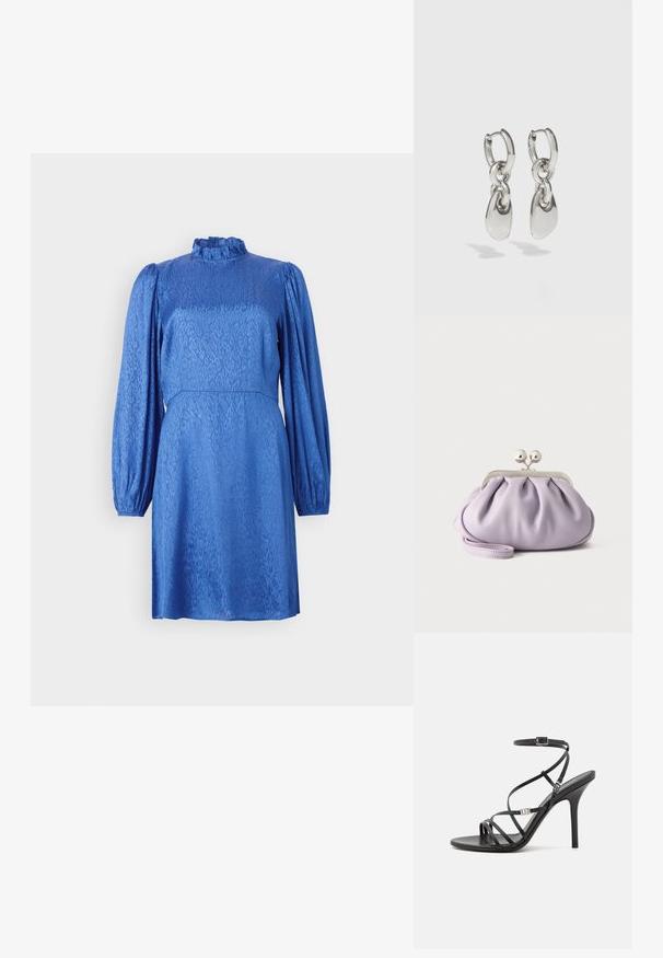 Robe bleue avec de longues manches bouffantes, un col haut à volants et un motif floral texturé. Le tissu a un éclat lisse et une taille cintrée.; Sandale noire à talons hauts avec des brides fines, une boucle à la cheville, une surface en cuir lisse et un talon aiguille élancé.; Pochette lavande douce avec tissu froncé, fermoir kiss-lock argenté et bracelet assorti sur un fond clair uni.; Boucles d'oreilles en argent avec des maillons ovales allongés, présentant une finition polie et un pendentif tombant texturé. Design simple avec des bords lisses.