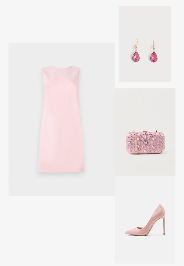 Vestido sin mangas de suave tejido rosa, con una forma A-line simple, escote redondo y textura lisa sin patrones ni adornos.; Zapato de tacón alto de charol rosa con punta puntiaguda y silueta elegante, con tacón de aguja y acabado suave y brillante.; Clutch de satén rosa con adornos de joyas, forma rectangular, cadena dorada y cierre de broche, con un diseño floral en strass.; Pendientes de gancho de oro con grandes piedras preciosas rosas en forma de lágrima y pequeñas piedras redondas y transparentes encima de las gotas sobre un fondo liso.